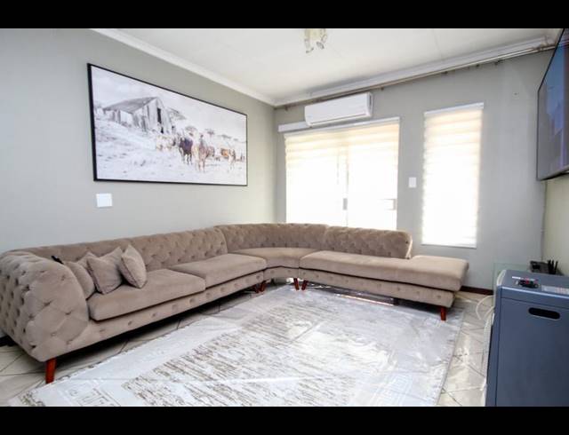 3 BEDROOM TOWNHOUSE FOR SALE IN MONAVONI